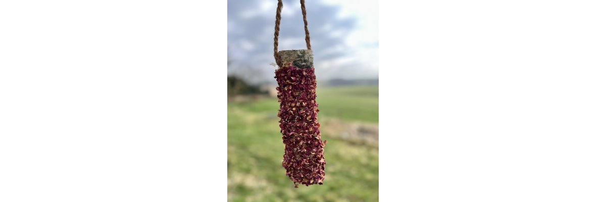 Dürfen wir vorstellen: Unsere Knabberhölzer mit Topping - Knabberhölzer für Pferde, Kaninchen &amp; Nager.